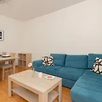 Lägenhet Cozy Batalionow Chlopskich In By Renters