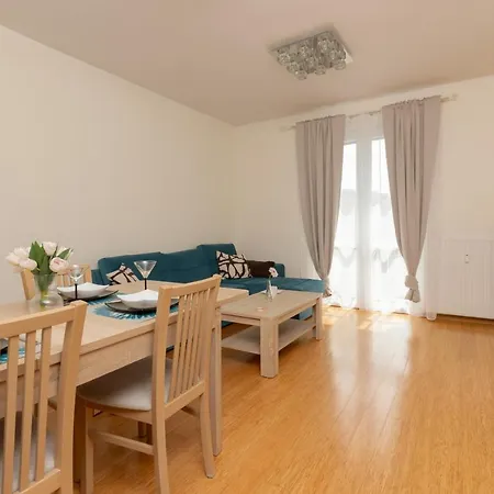 Cozy Batalionow Chlopskich In By Renters Lägenhet Gdynia